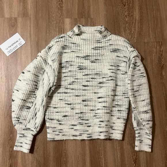 Varley Cream and Black mock neck Sweater - Picture 1 of 3